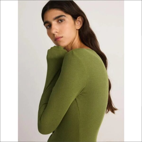 Elevate your everyday essentials with this dark green longsleeve from Reserved.